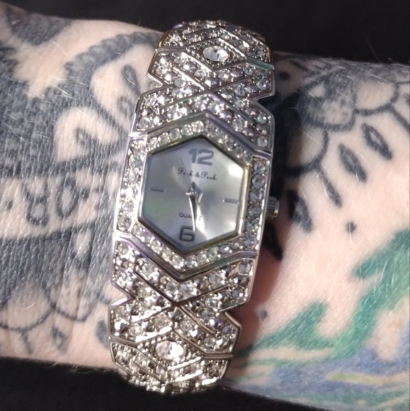 Peck & Peck Accessories - Peck & Peck Elegant Silver Women's Watch
